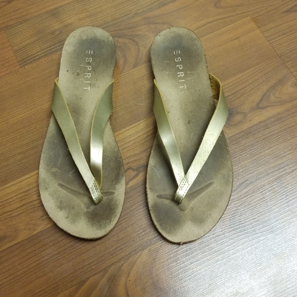 Espirit Women's size 10 gold thong sandals